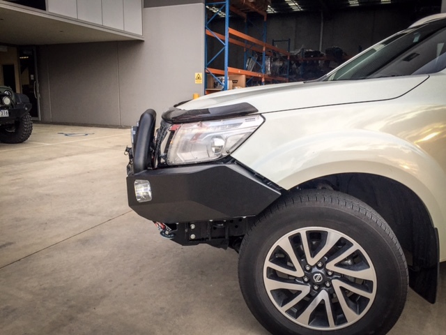 Uneek Commander Front Bull Bar Nissan Navara 2015 - on Uneek Commander Front Bull Bar Nissan Navara 2015 - on
