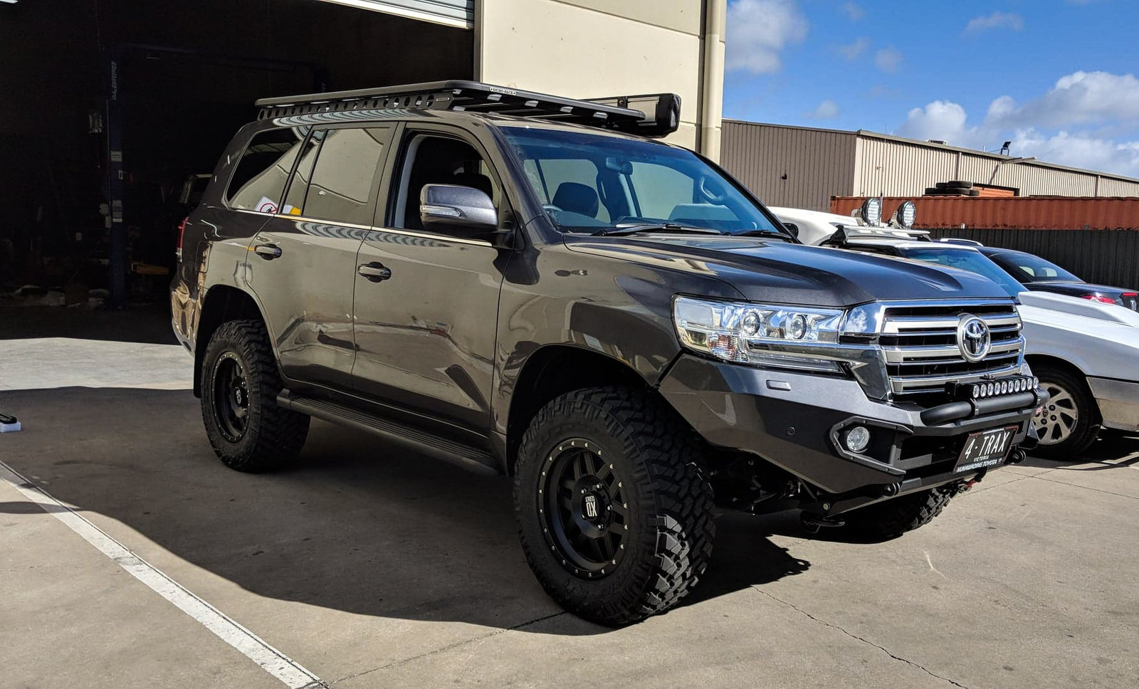 Rhino 4x4 Front Bumper Bull Bar Toyota Landcruiser 200 