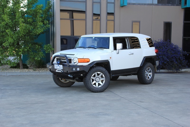 Uneek FJ Cruiser Front Bull Bar